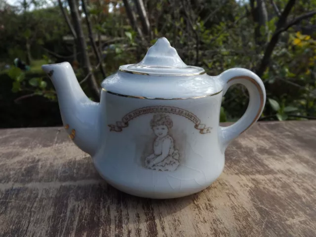 1920s Vintage small teapot depicting Princess Elizabeth of York Charming item