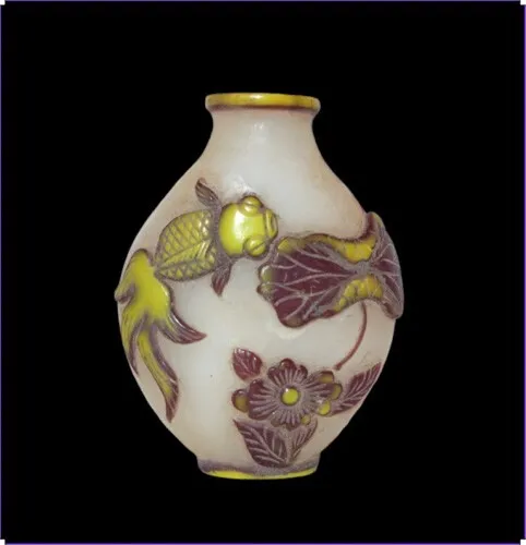19th C,  China Antique - Carved Peking Glass Snuff Bottle