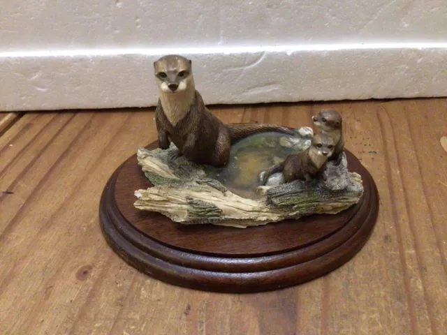 Border Fine Arts World Wildlife Families RW2 Otter