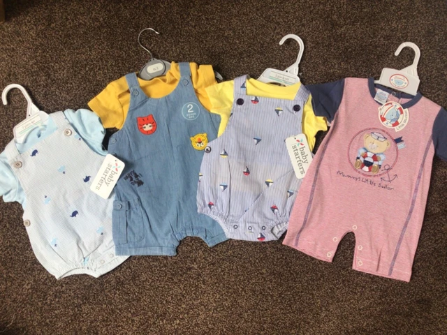 Pacchetto di vestiti per bambini x 4 taglia 3-6 mesi