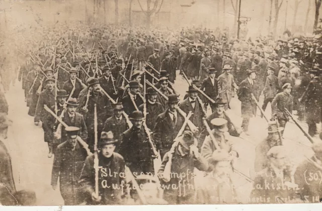 Foto AK Straßenkämpfe Freikorps mit Waffen Berlin 1921