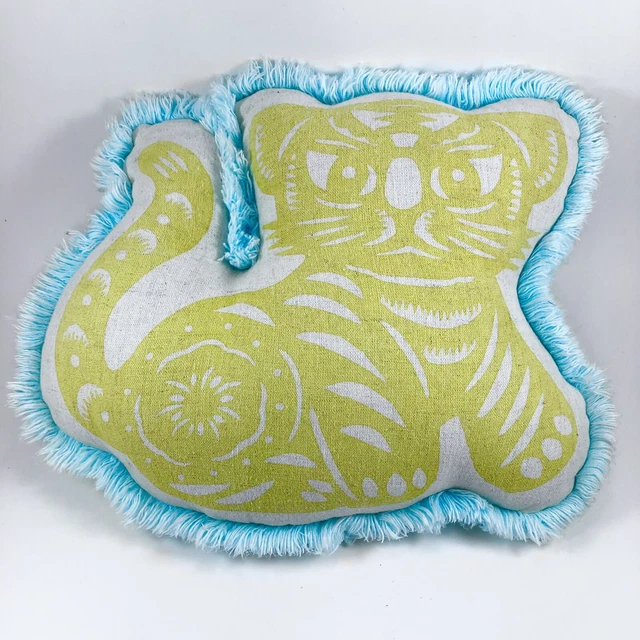 Almohada para bebé tigre boutique borde de oruga estilo retro de colección
