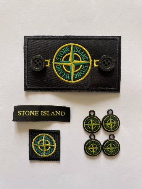 Stone Island Patch Toppa Replica  ricamata, con bottoni ed etichetta In Offerta