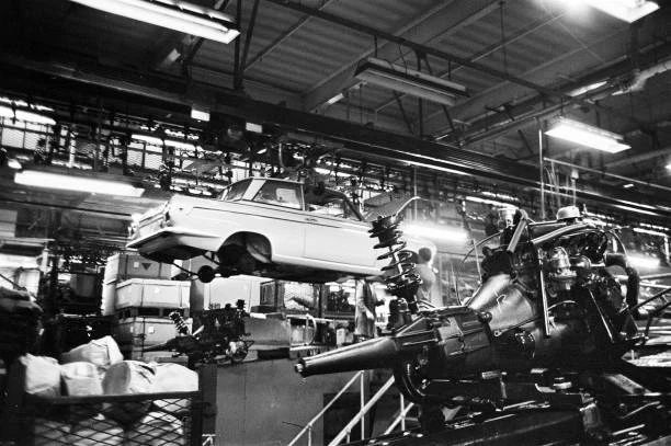 GENERAL SCENES INSIDE the Ford motor factory in Dagenham 1964 Old Photo ...