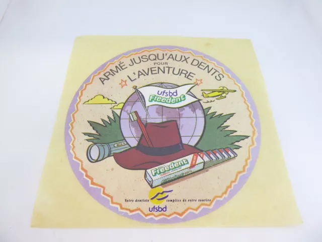 AUTOCOLLANT / STICKER  Vintage FREEDENT ARME JUSQU'AUX DENTS POUR L'AVENTURE