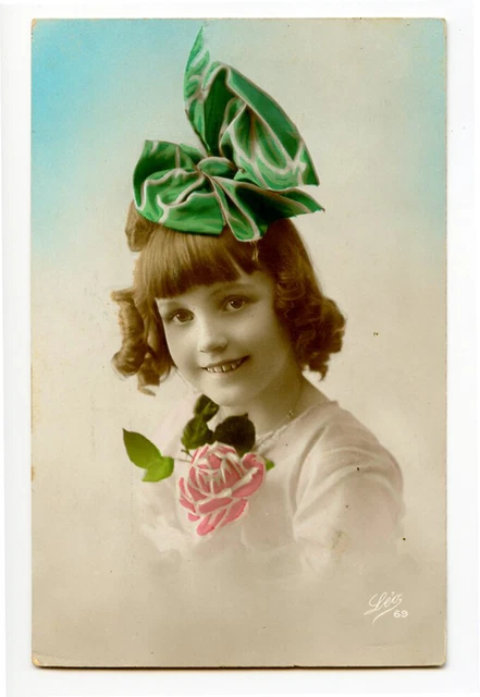 JOLIE PETITE FILLE des années 1920 enfant glamour enfants avec nœud ...