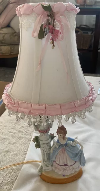 Figural Boudoir Vtg Lamp Pink/ White Beaded Lampshade