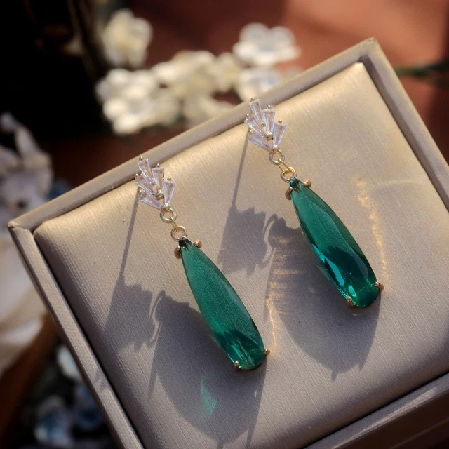 Boucles D’oreilles Chandelier émail Noir Avec Goutte En Verre Rose Doré – Modèle QD4