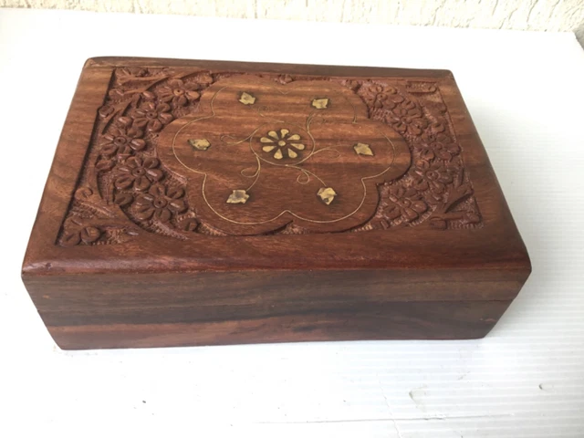 Boîte Artisanale Rectangulaire En Bois Sculpté – Incrustations Laiton, Éléphant (Inde)