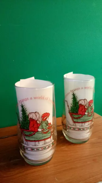 Rare set of 2 1977 Holly Hobbie Christmas Coca Cola kids sledding drinking glass