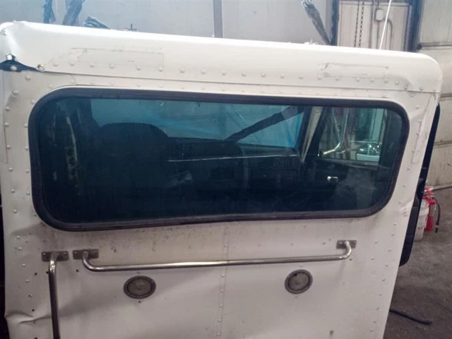 2005 Peterbilt Back Glass, 18.5x55   (9492954