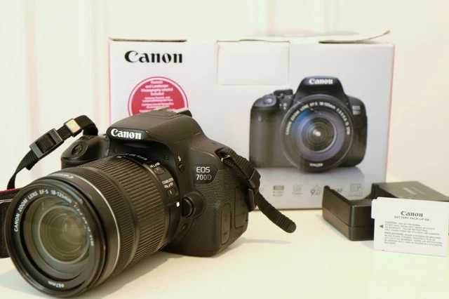 Canon EOS 700D + 18-55mm - Noir - Avec Batteries, Housse Et Dragonne (Occasion)