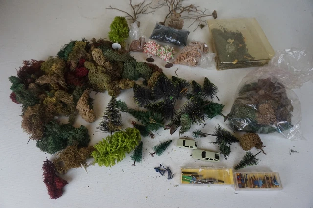 Lot De Décors  Flocage / Arbres / Voitures / Personnages  Ho  Jouef Preiser Lima