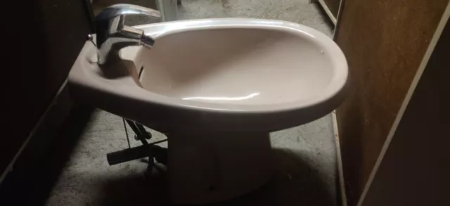 Bidet ancien Beige en Etat de marcheavec robinetterie