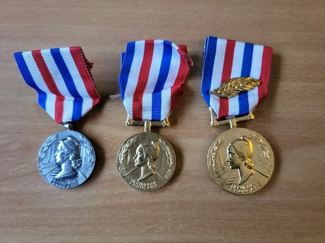 Insigne De La Fédération Nationale Des Travailleurs Des Chemins De Fer Cgt 1917