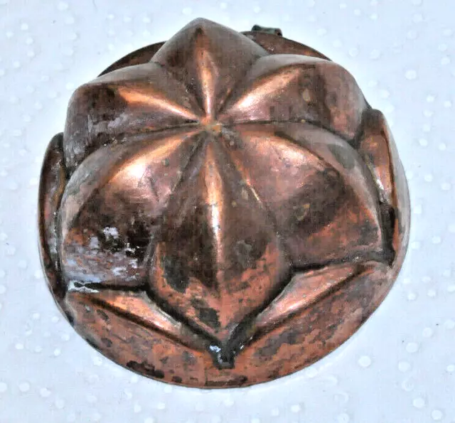 ältere kleine  Kupfer  Backform - ca. 5,2 cm im Ø - ca. 26 g - Nr. 14