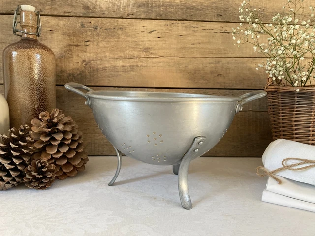 Ancienne Passoire En Aluminium Avec Manche Bois – Déco Vintage Loft Chalet – Ustensile Ancien