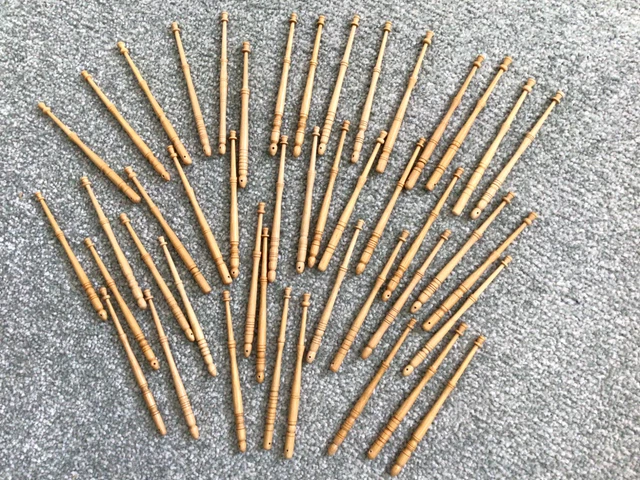 Lote De 45 Bobinas De Encaje De Madera Ligera De Colección Sin Usar Bien Giradas Para Encaje