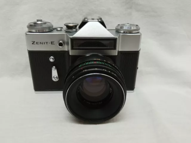 Macchina fotografica russa USSR Zenit-E con obiettivo Helios-44-2 f/2 58mm