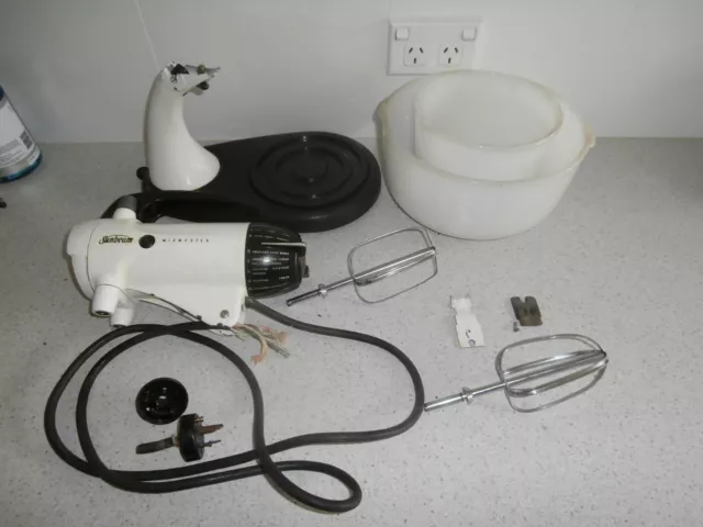 https://www.picclickimg.com/EvYAAOSww4BkYwnw/Vintage-Sunbeam-Mixmaster-Mixer-Model-A12-Small-and.webp