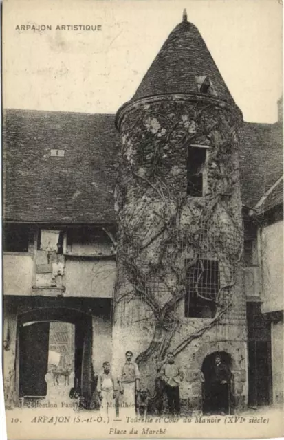 CPA Harpajon-Tourelle et Cour du Manoir-Place du Marché (180701)