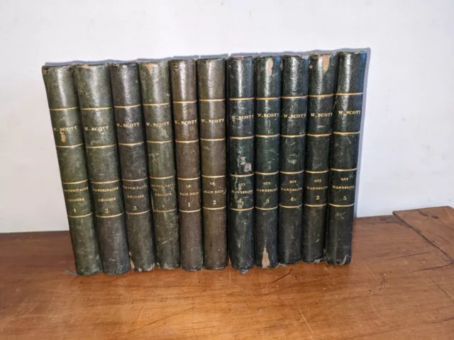 livre ancien- 1 lot de 11 livres de Walter Scott - 1830 (les puritains...le nain