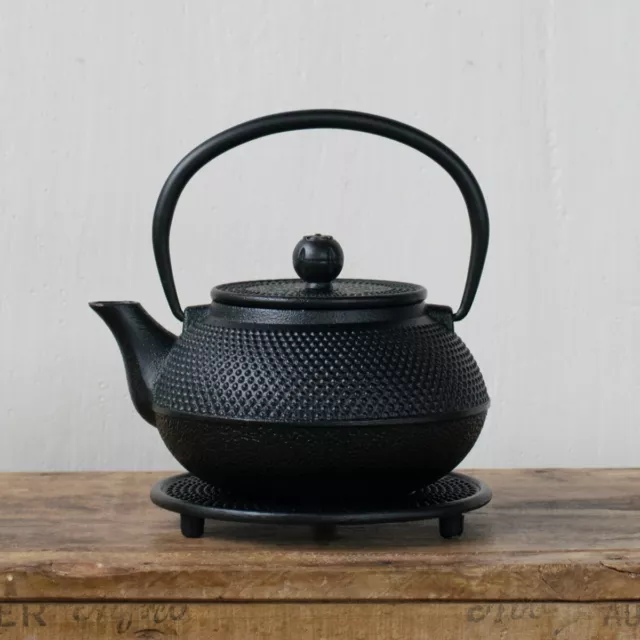 Cast iron teapot, 600ml, Hobnail design