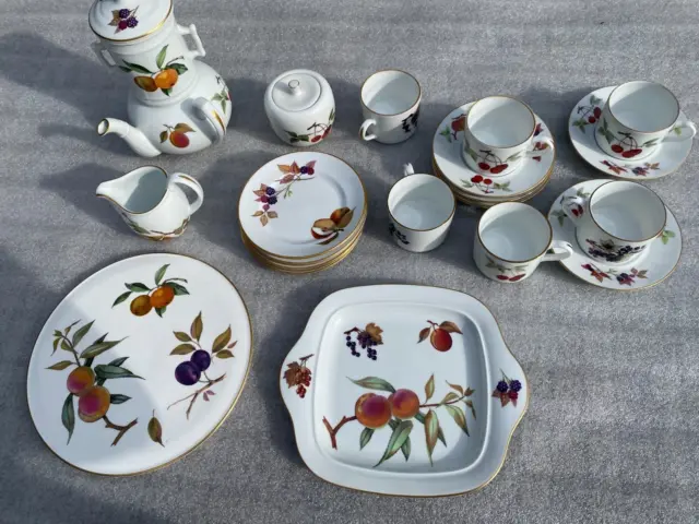 Royal Worcester Evesham Gold - For tea lovers , a great set and rare teapot £108