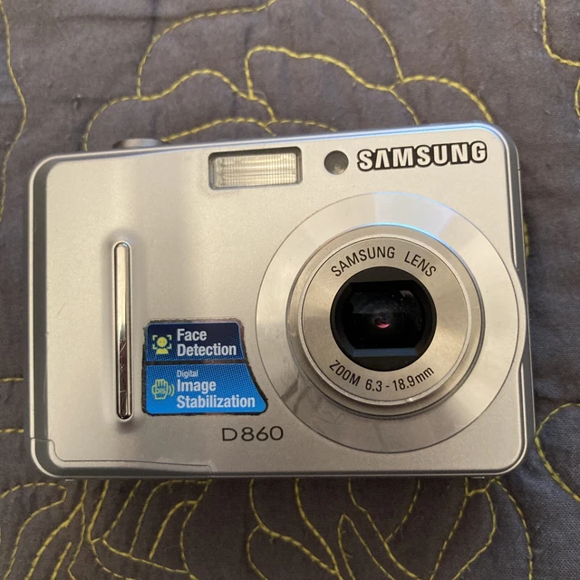 Samsung D860 Digital Camera 3X 8.2MP Silver Used VGC Compact Working Tested READ