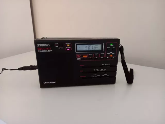 RADIO UNIVERSUM STEREO WORLD BAND AND QUARTZ/ working properly