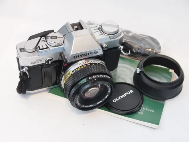 Cámara réflex Olympus OM30 35 mm y lente F1,8 de 50 mm. No de stock u15578