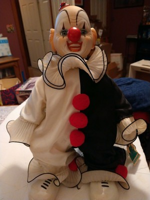 VICTORIA ASHLEA ORIGINALS 1985 MUSICAL PORCELAIN 12" Clown  DOLL 