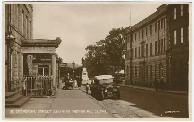 ST CATHERINE STREET AND WAR MEMORIAL, CUPAR - Fife Car Postcard