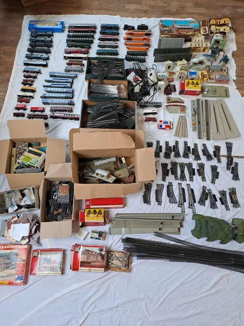 Lot De Trains Rails Aguillages Et Maquettes Jouef Lima Faller