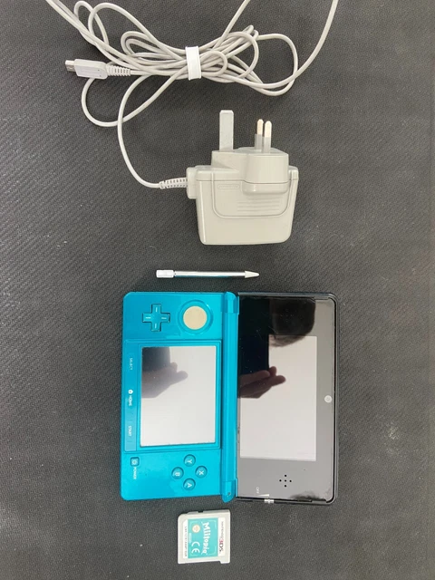 Nintendo 3DS Aqua Blue Sistema palmare + Miitopia con caricabatterie ufficiale
