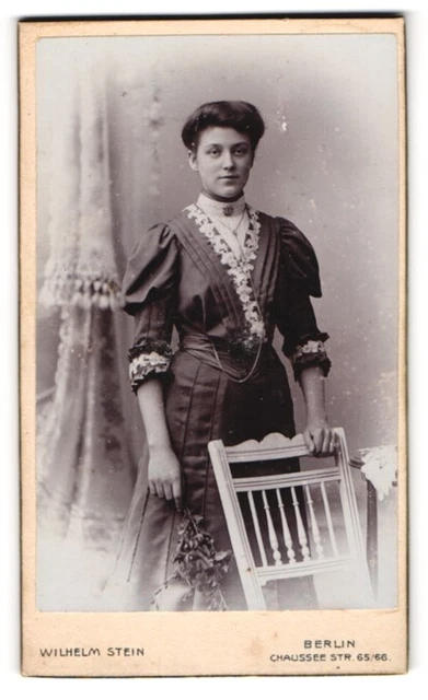 Fotografie Wilhelm Stein, Berlin, Chausseestraße 65 /66, Hübsche, junge Dame im