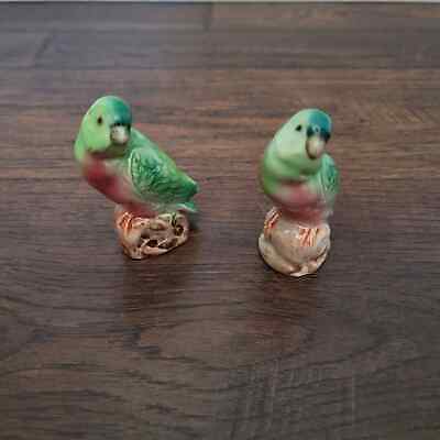 Budgie Salt and Pepper Shaker Ceramic Parakeet Green Pet Bird Vintage READ