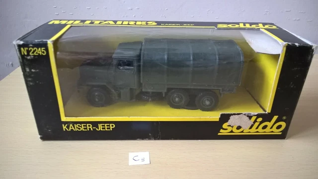 Le camion Kaiser Jeep 6x6 cargo bâché vert en miniature de Solido au 1