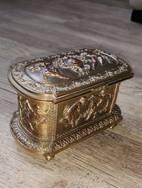 Boîte Ancienne En Bronze Avec Bijou Fantaisie - Vintage, Occasion