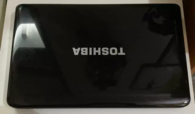 Toshiba L650-1GV Intel i5-560M 2.67GHz + Ram 4GB + HDD 500GB + VGA ATI HD5650 2