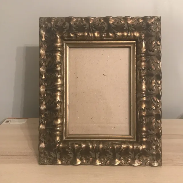 Gorgeous Vintage Wooden Photo /Picture Frame￼ 9 X 11 in Brown With Gold ￼Great
