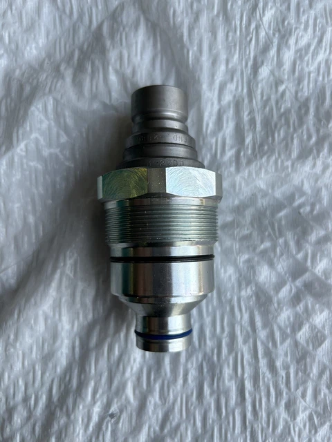 Bobcat Hydraulic Coupler - 7246799