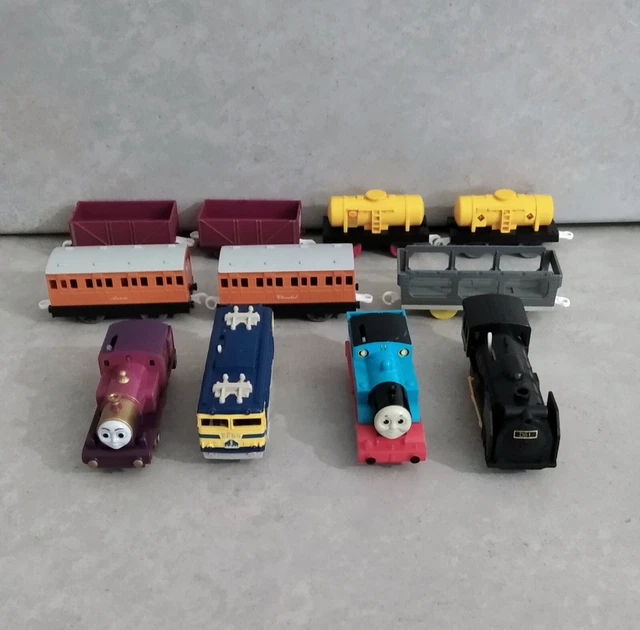 TOMY TRACKMASTER THOMAS The Tank Engine Trains & Carriages For Parts £