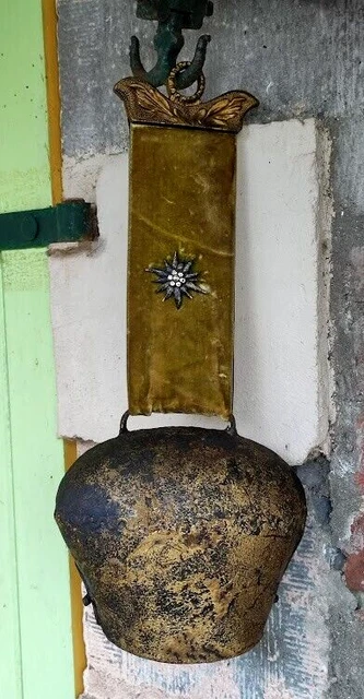 Ancienne cloche laiton 1878 SAIGNELEGIER Chiantel fondateur Chiantel Fondeur Sui