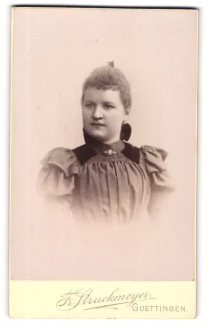 Fotografie Fr. Struckmeyer, Göttingen, Wendenstr. 5 A, Junge Dame im modischen