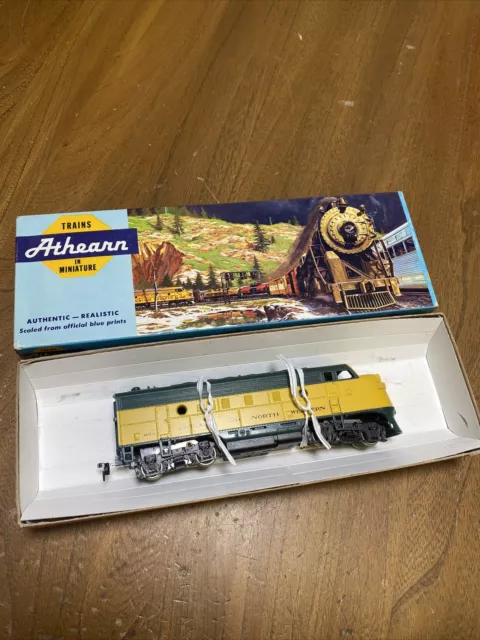 HO Scale Athearn, F7A Diesel Locomotive, Chicago & North Western #4072A - 3231