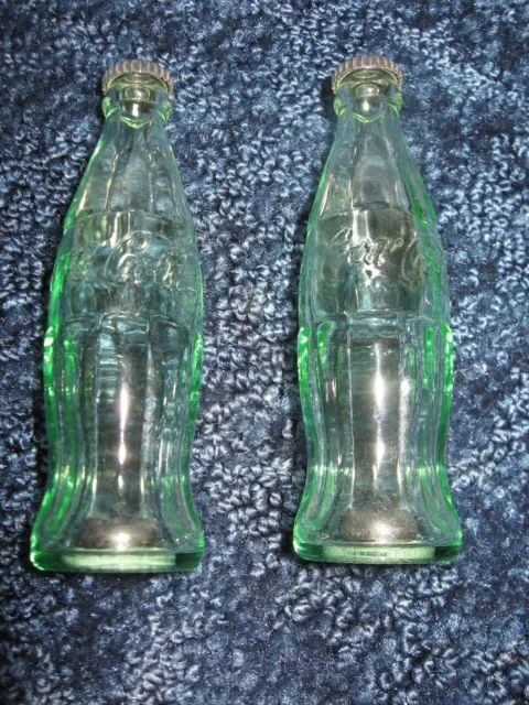 Coca-Cola-Shakers au sel et au poivre-Verre vert clair-4 1/2" de haut-1990