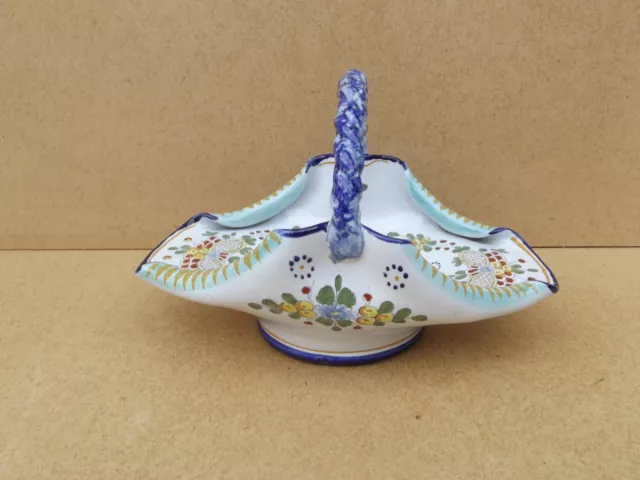 ancien panier vide poche en faience de Nevers signé F.COTTARD décors de fleurs