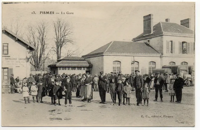 FISMES - Marne - CPA 51 - la gare - belle animation