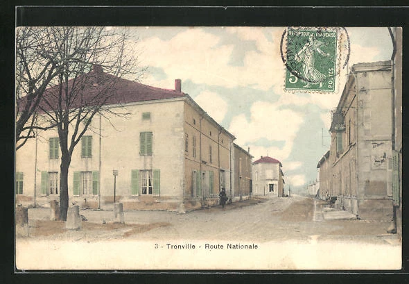 CPA Tronville, Route Nationale, vue de la rue